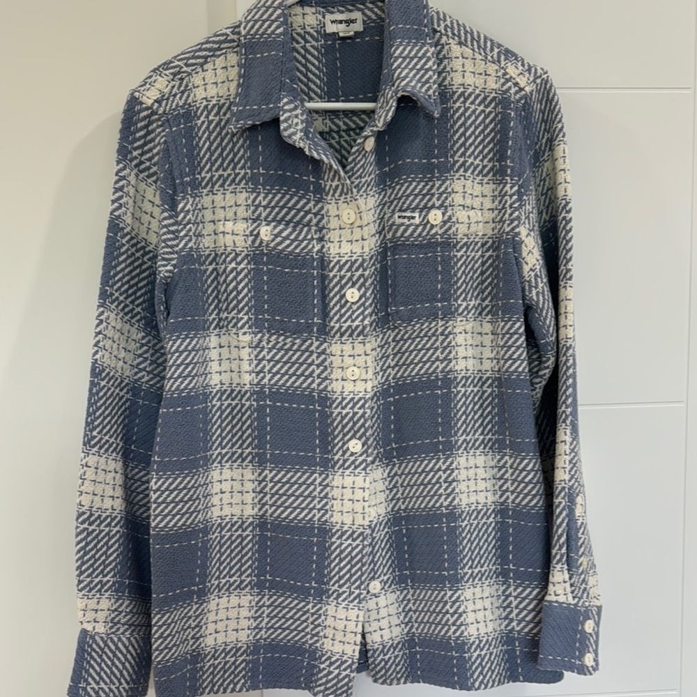 NWOT Wrangler Button-Up Shirt